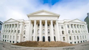 UFPR abre concurso público para cargos de nível técnico e superior; veja vagas