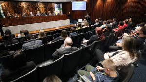 O evento no Plenarinho integrou as ações do Abril Azul, mês de conscientização sobre o autismo.