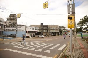 São José dos Pinhais inicia instalação de sinalização ativa inteligente para pedestres