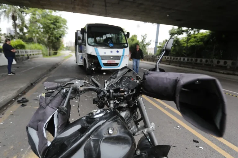 Grupo vulnerável Desde janeiro, Curitiba registrou 14 mortes e mais de 2 mil acidentes com motos   30/05/2025 - 15:44