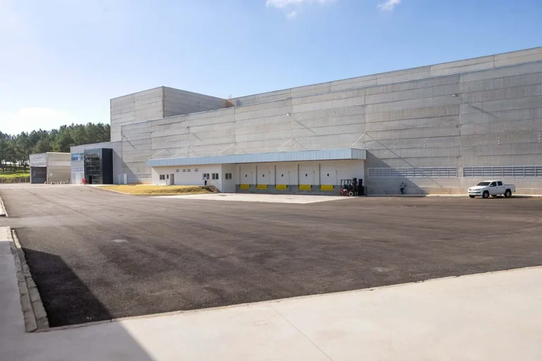 Produção gigante Fábrica de ração para pets inaugura na RMC com investimento de R$ 140 milhões   20/05/2025 - 16:08