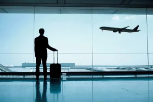 Economia Vai viajar para fora? Aumento do IOF encarece compras feitas no exterior   23/05/2025 - 17:48