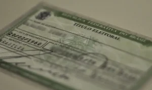 Mais de 350 mil eleitores do PR precisam regularizar Título; prazo está acabando