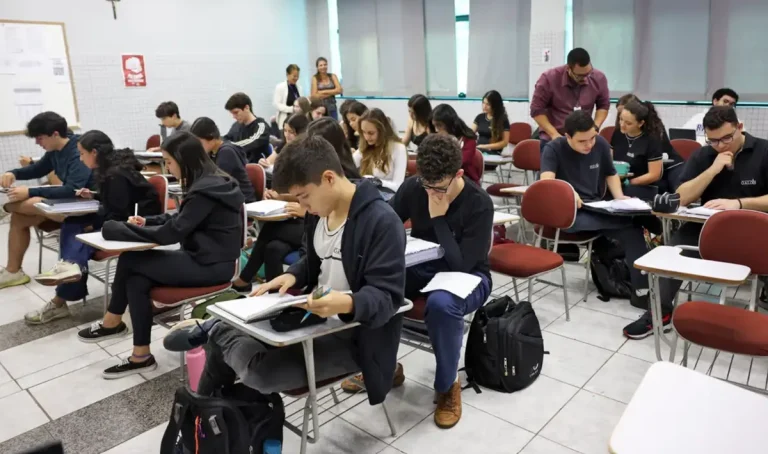 Educação Enem 2025: inscrições começam nesta segunda-feira   26/05/2025 - 15:35