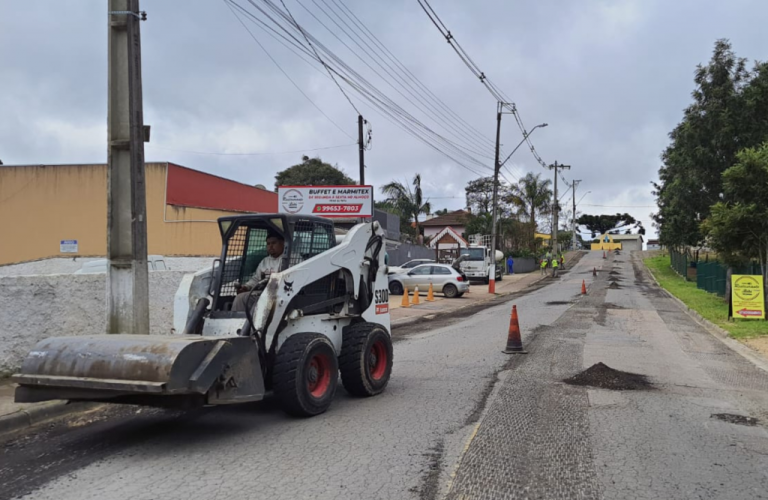 Prefeitura de São José dos Pinhais realiza recape asfáltico na Rua Dr. Murici, na Colônia Murici