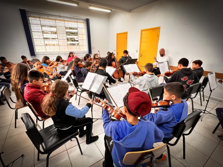 Convênio entre Secretaria Municipal de Educação e instituição filantrópica vai atender 180 estudantes