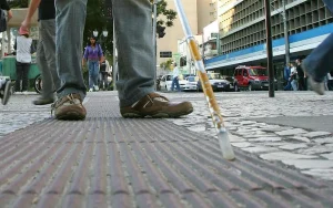 Vereadores analisam desconto no IPTU por calçada acessível