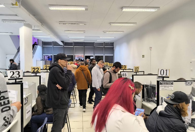 Mutirão oferece 800 vagas de emprego para migrantes em Curitiba