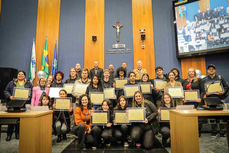 Sessão de Encerramento do Parlamento Jovem 2024-2025 celebra protagonismo e formação cidadã