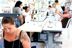 Em Pontal do Paraná, o projeto “Costurando Sonhos” une educação, renda e oportunidades!