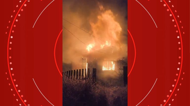 PM resgata idosa de casa vizinha à imóvel em chamas pouco antes de explosão, no Paraná