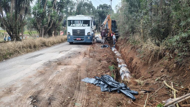Prefeitura de São José dos Pinhais realiza obra na Rua do Piquete, na Cachoeira