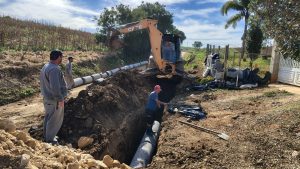 Prefeitura de São José dos Pinhais realiza troca de manilhas na rua Cruz do Galo, na Colônia Murici