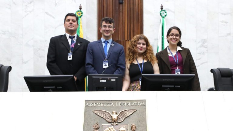 Comunicação PU 2025: deputados universitários se preparam para as votações em Plenário