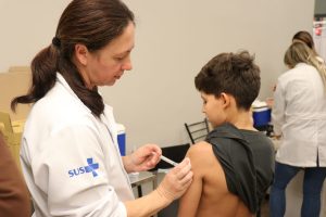 Vacinação contra a gripe será realizada neste sábado (5) durante o 3º Feirão de Veículos Seminovos de São José dos Pinhais