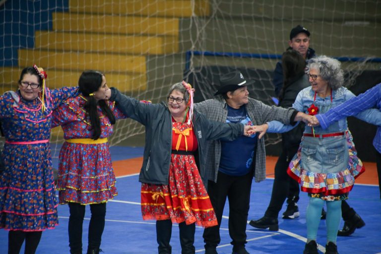 Quadrilha, pipoca e animação: Festa junina do Programa Maturidade Ativa reuniu 80 idosos