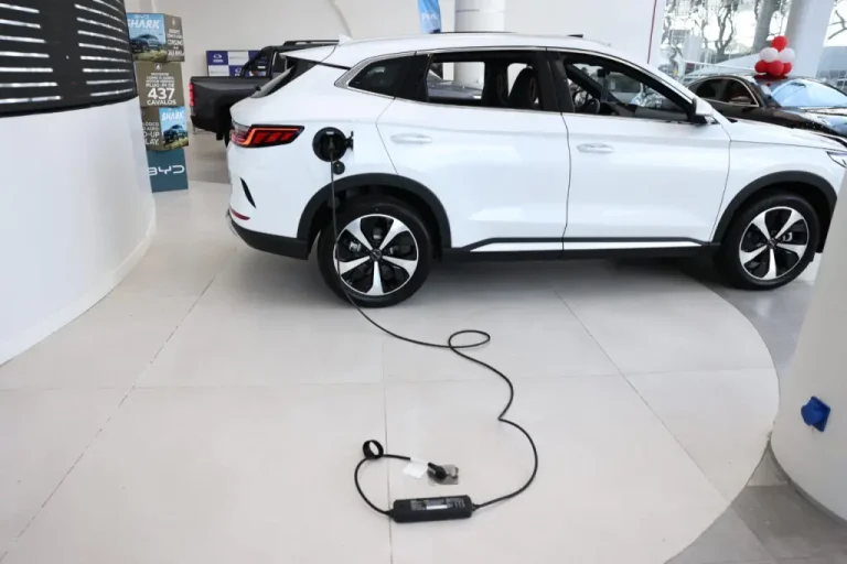 Em dois anos, número de carros elétricos triplica em Curitiba e no Paraná