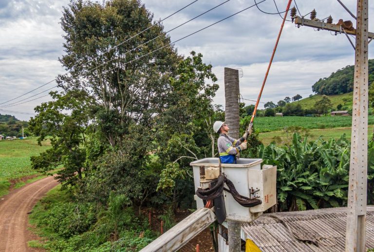 Copel alerta para falta de luz em 8 bairros de Curitiba: veja quais