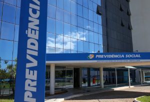 Reembolso por descontos indevidos do INSS começa dia 24
