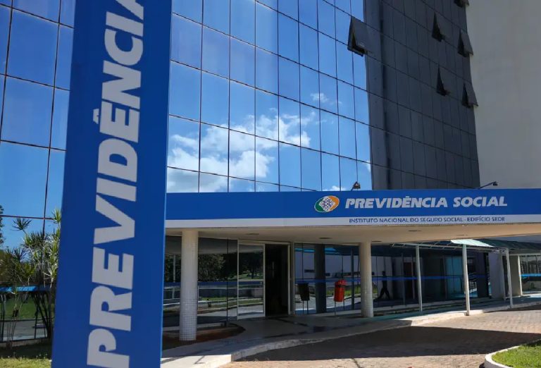 Reembolso por descontos indevidos do INSS começa dia 24