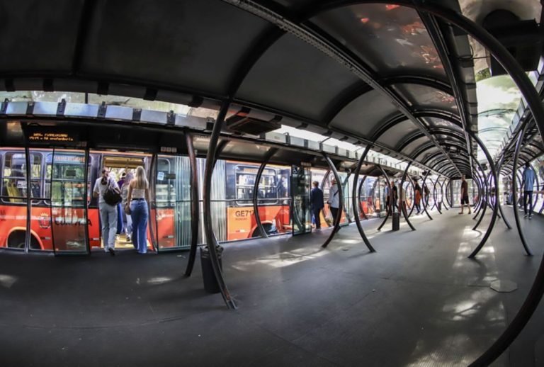 Estação-tubo movimentada entra em reforma no Centro da Curitiba