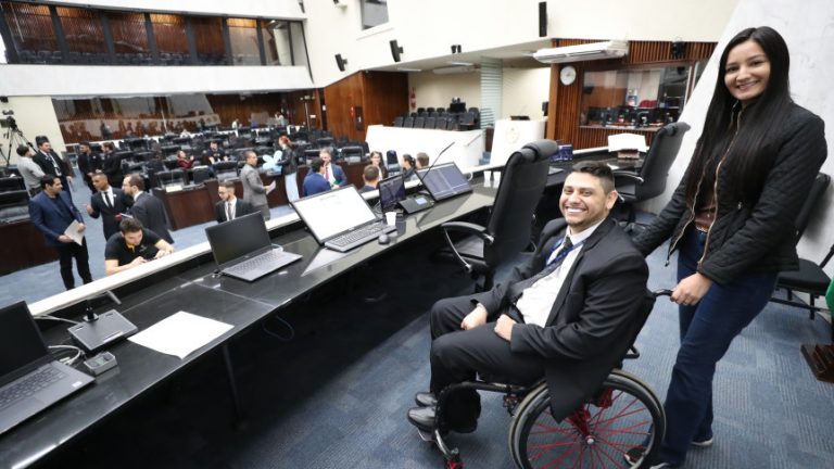Comunicação PU 2025: deputados universitários comemoram a experiência e o aprendizado no Parlamento Universitário