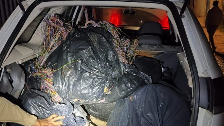 Ferro-velho com mais de 3 toneladas de fios de cobre furtados é ‘estourado’ pela polícia em Curitiba