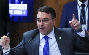flavio-bolsonaro-pedido-impeachment-moraes