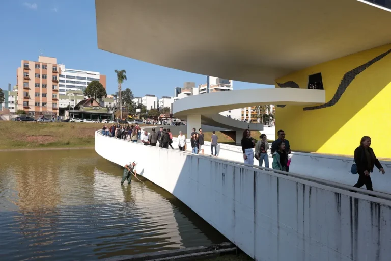 Acesso ampliado   Entrada gratuita e mais tempo de visita: MON registra fila gigante   23/07/2025 - 18:02