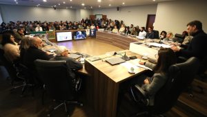 Projeto de lei que fomenta hortas urbanas no Paraná é debatido por mais de 20 especialistas em audiência pública