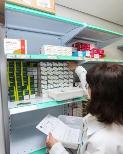 Paraná amplia lista de medicamentos isentos de ICMS, incluindo tratamentos para câncer e doenças raras