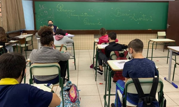 Governo do Paraná nomeia mais 988 professores para a rede estadual de ensino