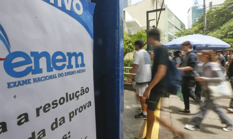 Paraná tem 195 mil inscritos no Enem 2025, quase 10% mais que em 2024