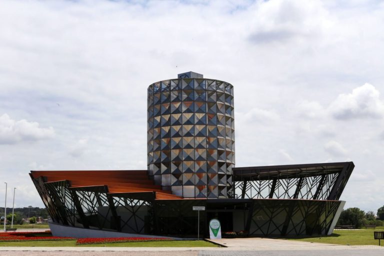 Conheça cinco parques secretos e charmosos em Curitiba