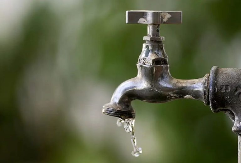 Falta de água atinge 15 bairros da Grande Curitiba: veja quais