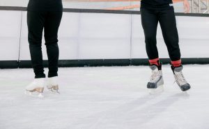 Mais de 6 mil pessoas já patinaram na pista de gelo do Festival de Inverno de São José dos Pinhais