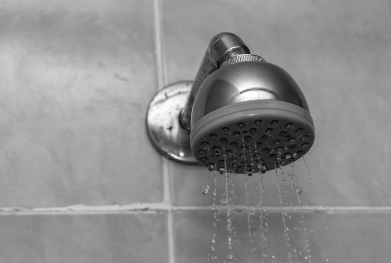 Falta de luz deixa bairros da Grande Curitiba sem água: veja quais