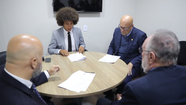 Comissão aprova proposta que amplia reserva de vagas a afrodescendentes em concursos públicos no Paraná