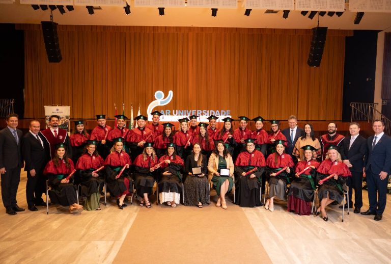 Lar Cooperativa forma 1ª turma de Gestão de Agronegócios