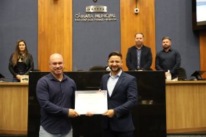 Mestre Júlio Borges recebe Votos de Louvor da Câmara Municipal