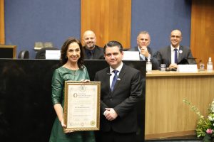 Prefeita Nina Singer recebe Título de Cidadã Benemérita