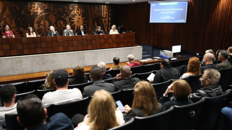 Audiência pública evidencia atuação de grupos de autoajuda anônimos do Paraná