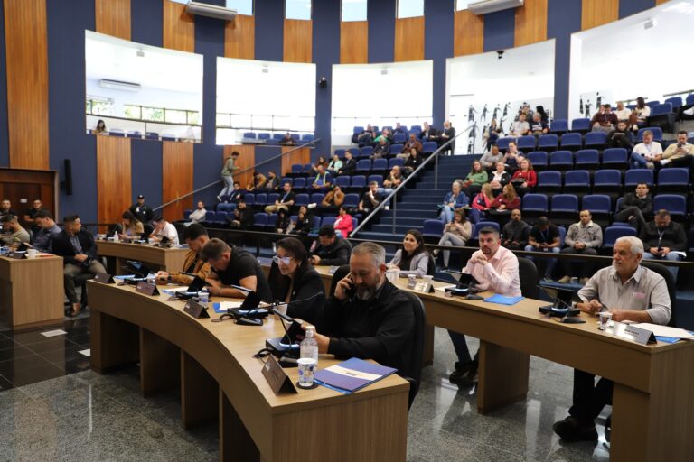 Educadores sociais e uso das redes sociais por jovens são abordados por vereadores