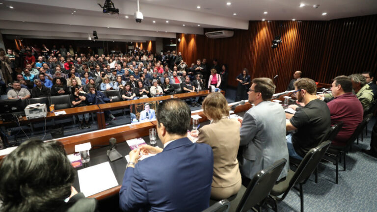 Riscos e impactos da privatização da Celepar são debatidos na Assembleia Legislativa