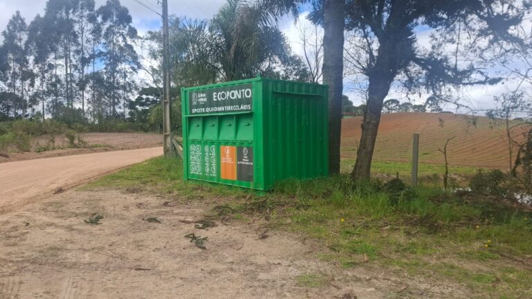 Novos contêineres para descarte correto de resíduos foram instalados em Papanduva da Serra, em São José dos Pinhais