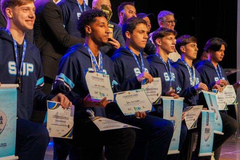 São José dos Pinhais entrega certificados do Bolsa Atleta para 210 esportistas