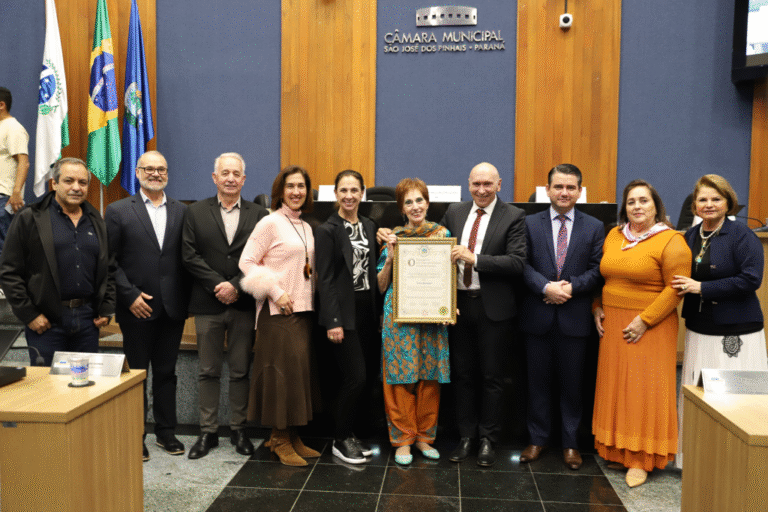 Arlene Senegaglia recebe título de Vulto Emérito de São José dos Pinhais