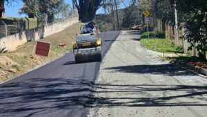Pavimentação avança na Rua Joana Percegona Zen em São José dos Pinhais