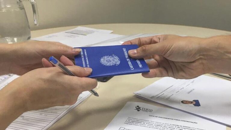 Terminais de ônibus de Curitiba serão ponto para a busca de emprego na próxima semana