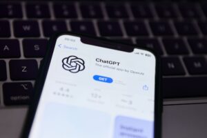 Gio Ewbank ganha beijão de amigo: "Maldade está nos olhos de quem vê"